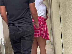 Rapidin con mi hermanastra en la casa del vecino antes de irse al cole 😏