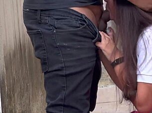 Rapidin con mi hermanastra en la casa del vecino antes de irse al cole 😏