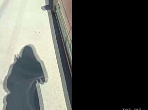 Ki-sim encounters a stranger on the street for a pickup.