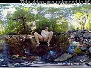 Oh, gledaj kako Carmen December cima dildo do vrhunca!