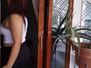 Jealous girlfriend convinces me to fuck her in living room 😘