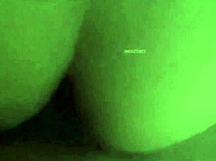 Fantasiert von deiner Stiefschwester? Sieh sie intim im geheimen Schlafzimmer werden