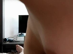 Watch my girlfriend sucking like a slut in homemade oral orgasm!