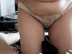 Watch my girlfriend sucking like a slut in homemade oral orgasm!