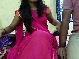 Desi Bhabhi Gets Pussy SHAVED By Salon Guy In Hindi Audio