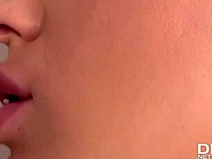 Watch Kiki Cyrus and Haley Hill finger each other in this foot fetish scene?