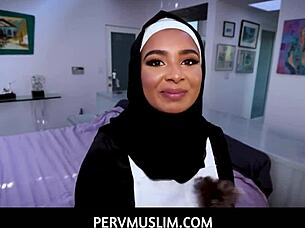Hot Muslim Teen 18+ in Hijab Gives Blowjob and Fuck