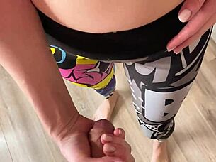 Russian amateur pays courier with blowjob and tight pussy sex 😏