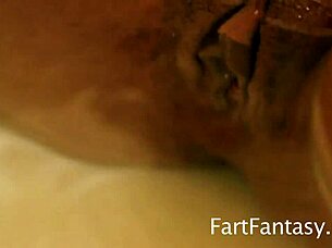 amber star blowing stinky fart bubbles in the bath 😈