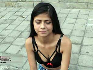 I offer puta money for blowjob, she sucks amazingly