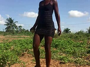 Crazybitch enjoys moving her big ass outdoor