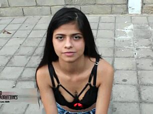 I offer puta money for blowjob, she sucks amazingly