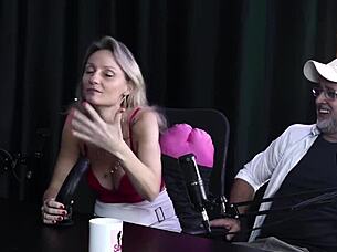 i watch aline fischborn striptease and suck, showing tits and pussy while fl�vio paiva gets naked