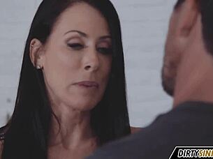 완벽한 몸의 밀프, 프로처럼 타 😍