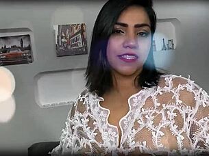 aluno plugs professorinha's cuzinho with giant toy