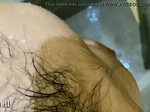 Bhabhi invites you to bathe with her in this homemade scene! What a chance!