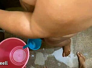 Bhabhi invites you to bathe with her in this homemade scene! What a chance!
