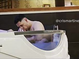 Trio gay versatil in costumes