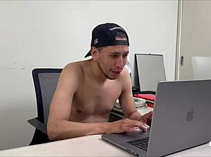 Stepmom with big tits wants makeup tutorials but ends up making porn with stepson 😜