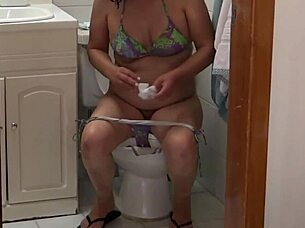 Пасынок записывает дикую компиляцию писанья, пока я показываю свою огромную жопу.