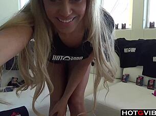 Hot blonde masturbates with sex toys on webcam 😍