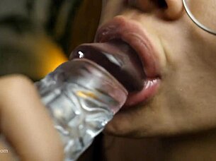 Play with tongue and lips for explosive blowjob! 😘