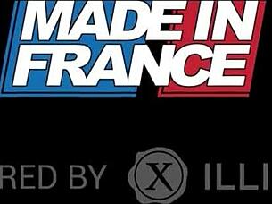 Two Gorgeous Babes Licking