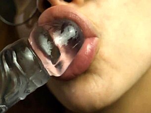 Play with tongue and lips for explosive blowjob! 😘