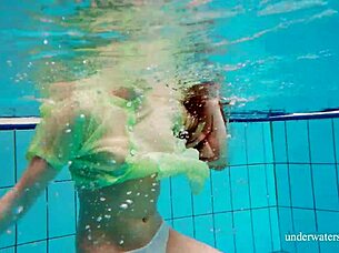 Nina Mohnatka boldly exposes her hairy pussy underwater in the shower