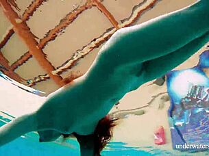 Nina Mohnatka boldly exposes her hairy pussy underwater in the shower