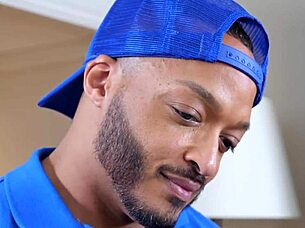 i'm the gamer twink offering my tight ass as a tip to the delivery driver