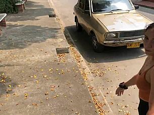 Encuentro A Mi Vecina Perdida En Mi Barrio Y Me La Follo - Porno En Español