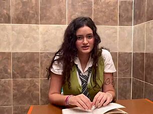 estudiante de tetas grandes follo a su maestro para aprobar economia 😈