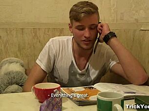 duas gostosas contratadas para fuder com os amigos em uma despedida de solteiro