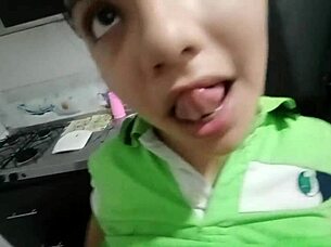 Sirvienta Caliente Espera En La Cocina Mi Gran Verga