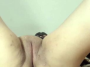 a solas en casa follando el coño y el culo video echo a pedido especial para el jefe de su marido 1 fullonxred