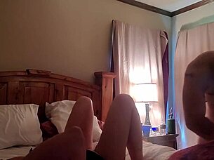 Gotowy zobaczyć domowe amatorki liżące cipki?