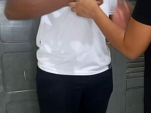 entregador fode meu cuzinho para pagar lanche