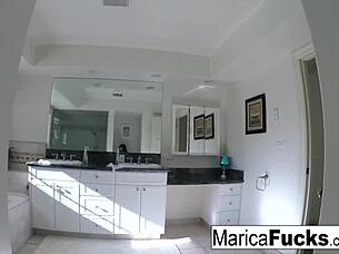 Marica Hase's solo set with self-exploration