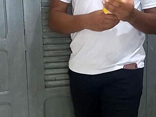 entregador fode meu cuzinho para pagar lanche