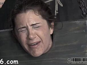 Pleasant babe with perfect body gets facial after blowjob seduction