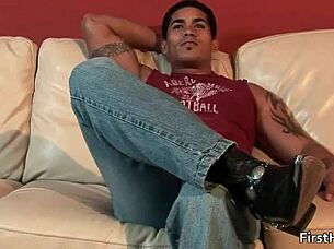 i watch this hot gay dude get naked and masturbate