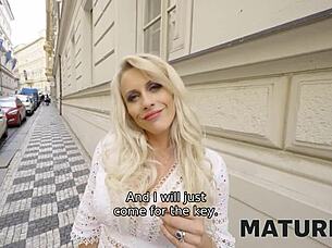 caught her being kinky in the hotel