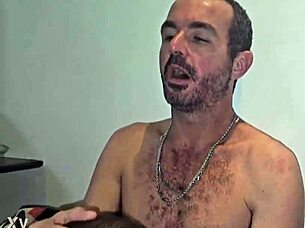 Sexo Quente Com O Porteiro E Seu Amigo No Apartamento Sheer