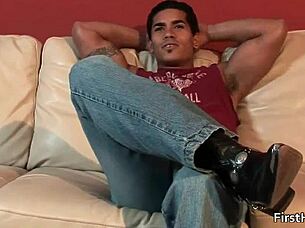 i watch this hot gay dude get naked and masturbate