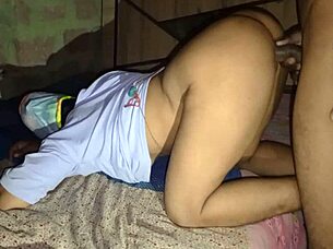 Desi Bhabhi Squirts On Devar's Big Cock During Hardcore Fucking In Hindi HD