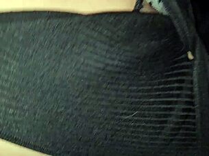 picked up girl in club, showed charms in car