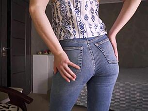 pawg milf teases her perfect ass in tight jeans