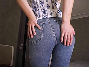 pawg milf teases her perfect ass in tight jeans