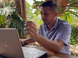 Geiler Boss vögelt schwangere Schlampe um Job zu retten – Teil 1!